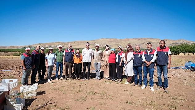 Öğretmenliği bırakıp tarıma yöneldi!