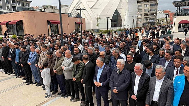 Saldırıda hayatını kaybeden öğrenciler için gıyabi cenaze namazı