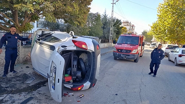 Okul servisi ile otomobil çarpıştı: 5'i öğrenci 7 yaralı