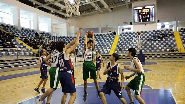 Şampiyona çekişmeli geçti