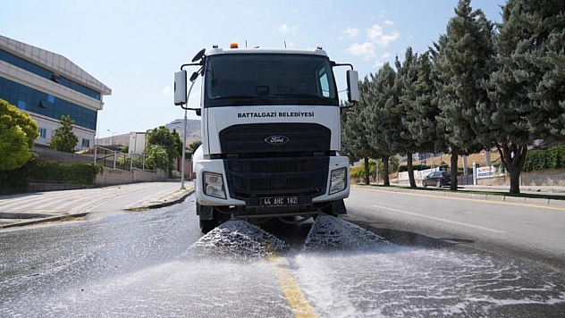 Orduzu ve Başharık'ta yollar yıkandı, sokaklar temizlendi