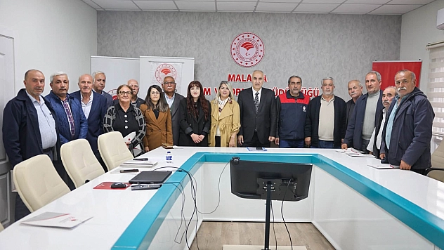 Osman Akar, üreticilere sertifikalarını verdi