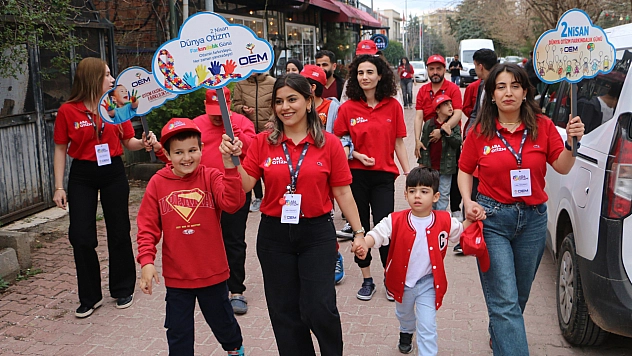Otizm Farkındalığı İçin Kırmızıya Büründüler