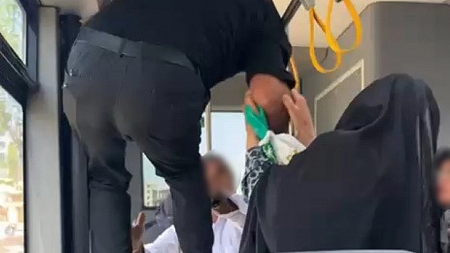 Otobüste tekmeli, yumruklu kavga