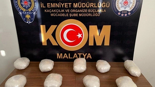 Çantasından esrar çıktı
