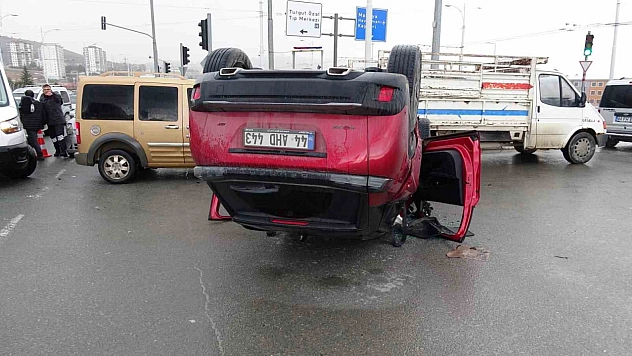 Malatya Elazığ yolunda kaza: 2 yaralı
