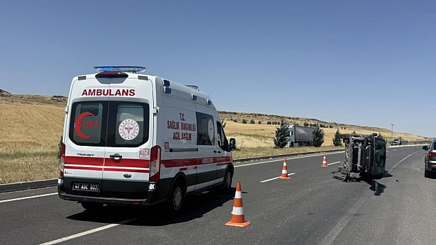 Otomobil ile hafif ticari araç çarpıştı: 7 yaralı