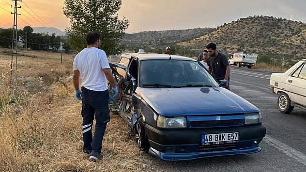 Otomobil ile minibüs çarpıştı: 2 yaralı