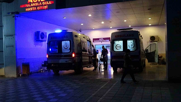 Otomobil ile traktör çarpıştı