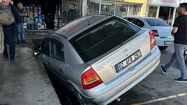 Otomobil kanala düştü