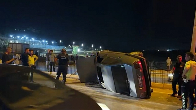 Otomobil kontrolden çıkarak takla attı: 1 yaralı