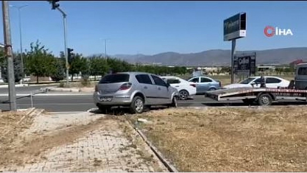 Otomobil refüje çıktı: 4 yaralı