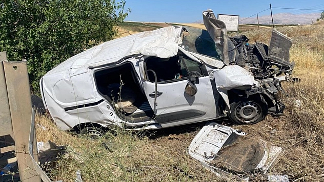 Otomobil şarampole yuvarlandı: 1 ağır yaralı