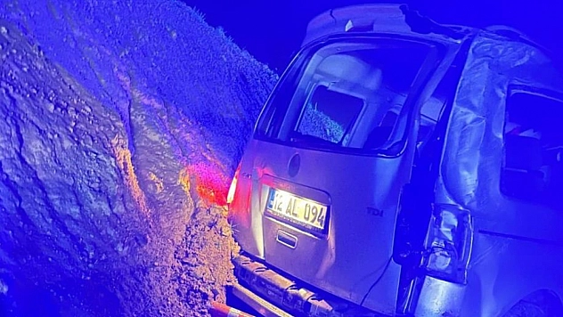 Otomobil şarampole yuvarlandı: 2 yaralı