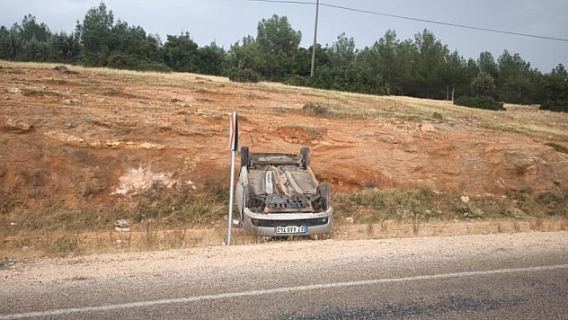 Otomobil takla attı