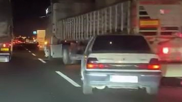 Otomobil tırın altına girdi: 1 yaralı