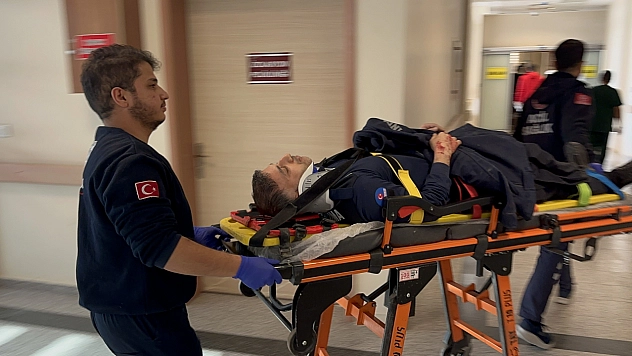 Otomobiller çarpıştı: 3 infaz koruma memuru yaralandı