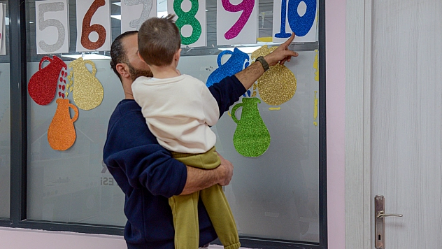 Özel çocuklar için oyun terapisi hizmeti