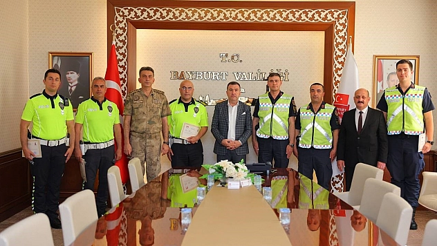 Özverili çalışan personele Vali'den başarı belgesi