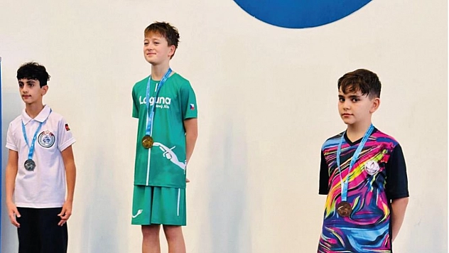 Paletli yüzme yarışlarında dünya 3.'sü oldu