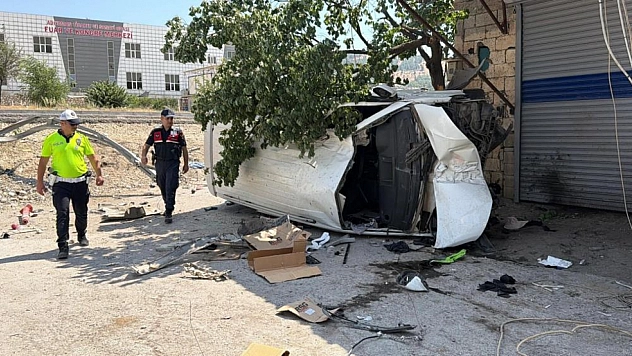 Panelvan şarampole yuvarlandı: 1'i ağır 8 yaralı