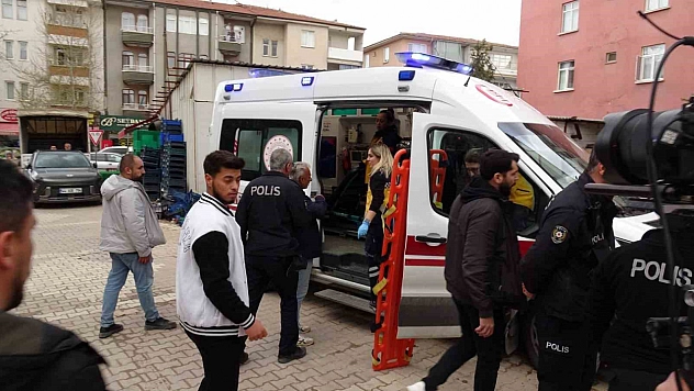 Parasını alamayınca eylem için inşaata çıkan işçiyi polis ikna etti