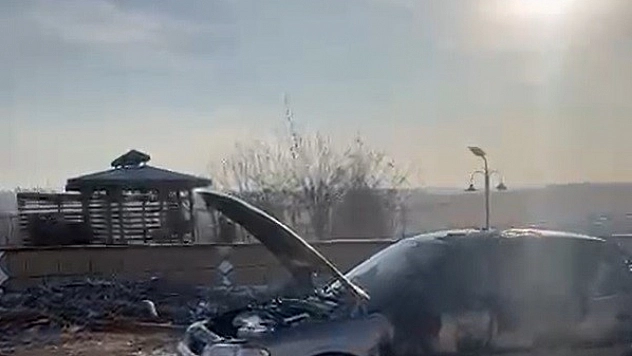 Park halindeki araç kundaklandı