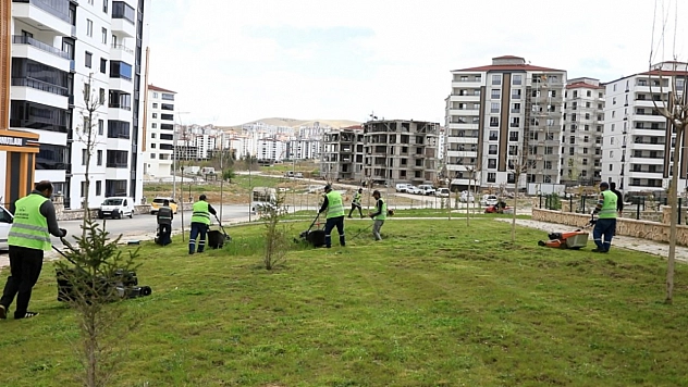 Park ve refüjler baştan sona yenileniyor