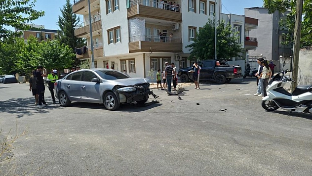 Pikap ile otomobil çarpıştı: 1 yaralı