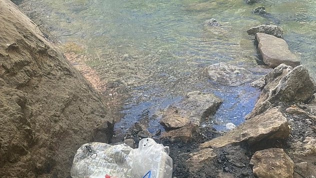 Piknik alanına bırakılan çöpler vatandaşın tepkisine yol açtı