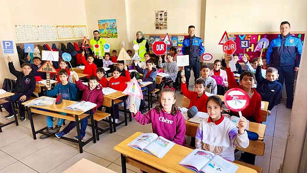 Polisi miniklere trafik eğitimi verdi