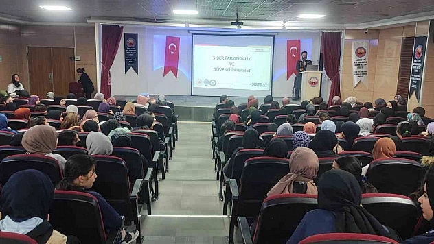 Polisten öğrencilere eğitim