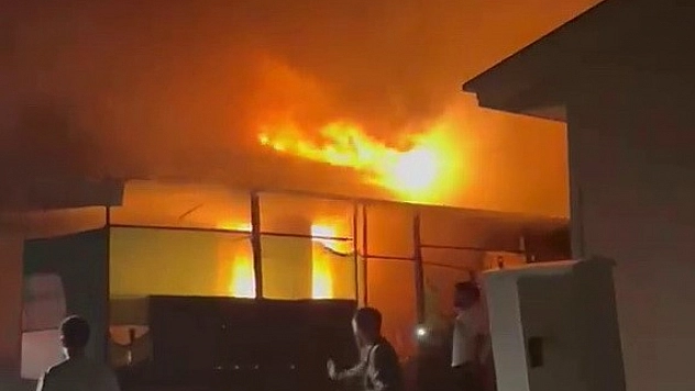 Prefabrik evlerde yangın çıktı