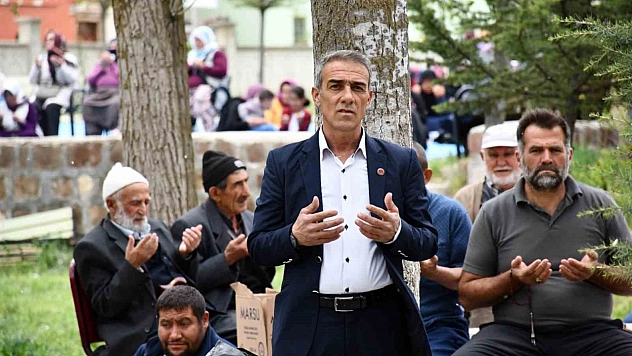 Kayserililer, ellerini yağmur için açtı!