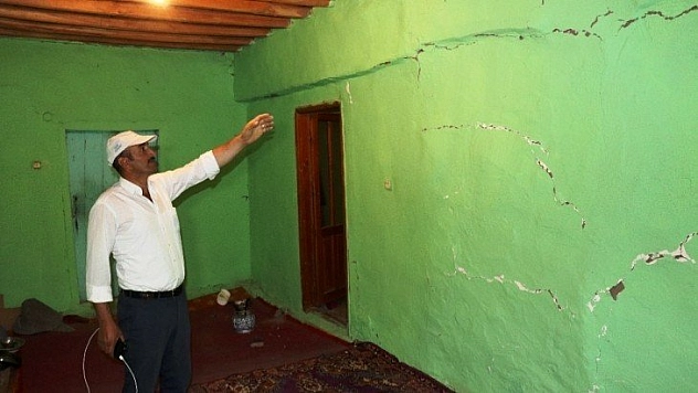 Deprem hasara yol açtı