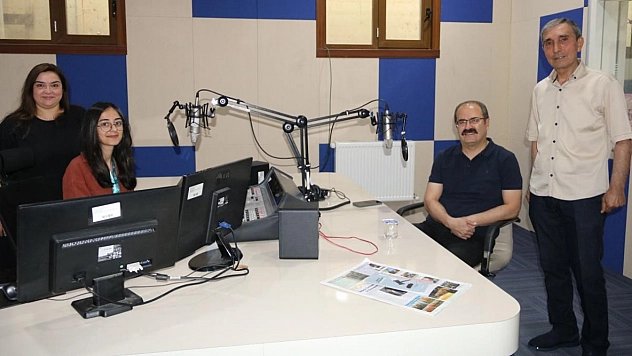 Radyo Kampüs'te özel yayın: Adaylar için mikrofon başındalar...