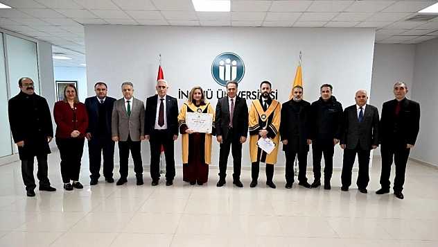 İnönü Üniversitesi'nde akademisyenler cübbe giydi