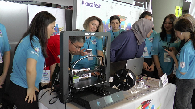 Robot parçaları üretiyor