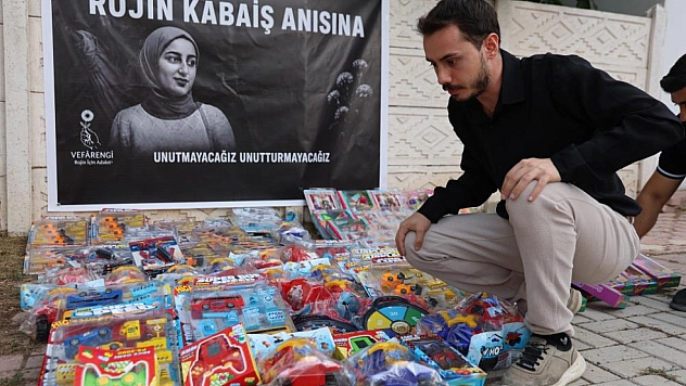 Rojin Kabaiş anısına, çocuklara oyuncak dağıtıldı