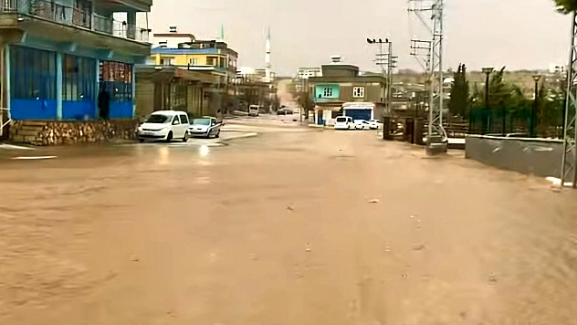 Sağanak Yağış Hayatı Ferç Etti