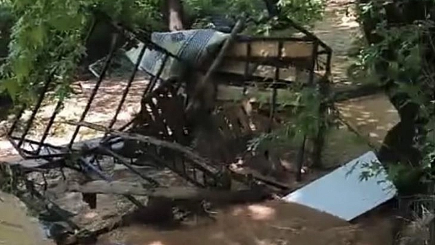 Sağanak yağış hayatı olumsuz etkiledi