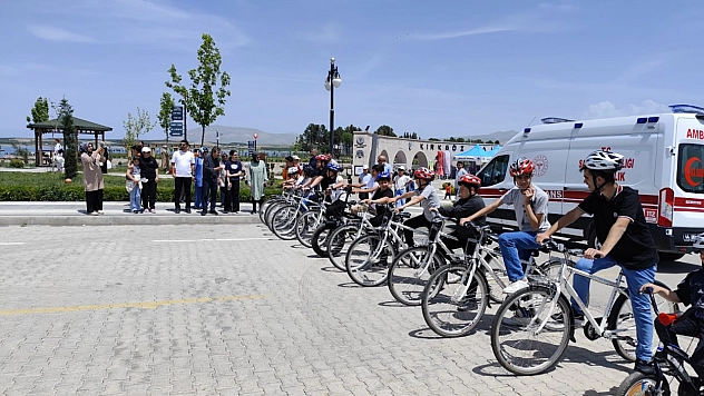 Sağlık İçin Pedallar Çevrildi, Uçurtmalar Uçuruldu