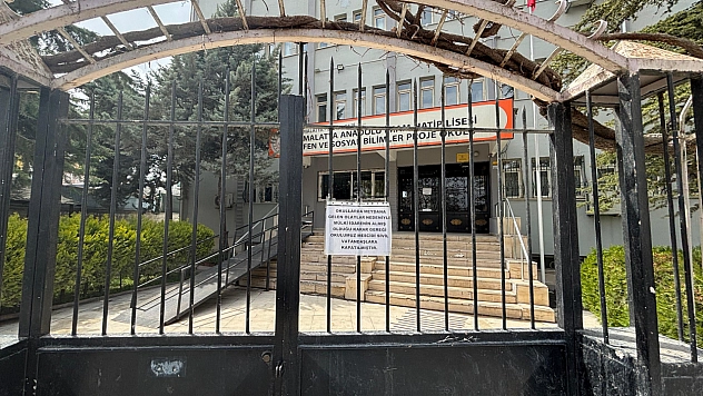 Saldırılar Tedbir Getirdi: Malatya'da Okul Mescidi Vatandaşa Kapatıldı!