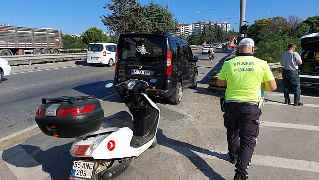 Motosiklet hafif ticari araca çarptı: 2 yaralı