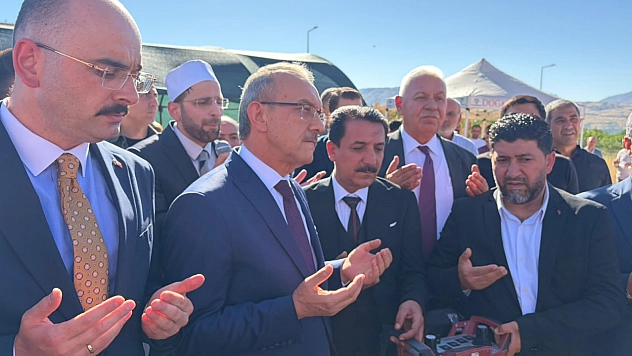 Sanatçı Latif Doğan'dan memleketi Malatya'ya anlamlı eser! Taziye ve kültür evinin temeli atıldı