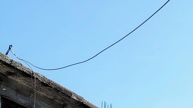 Kaçak elektrikle araç şarj istasyonu yaptılar