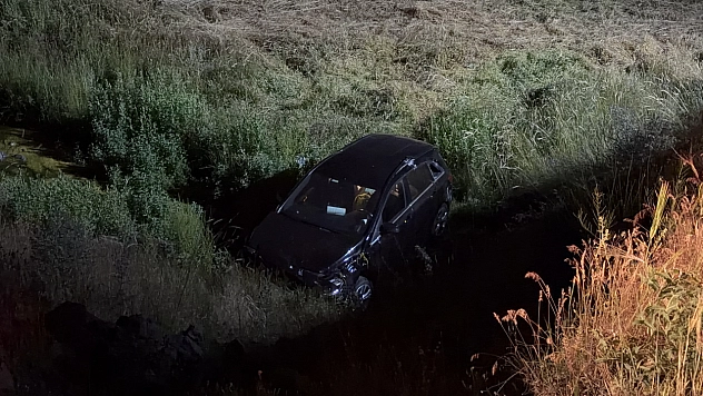 Şarampole devrilen SUV tipi araçtaki 3 kişi yaralandı