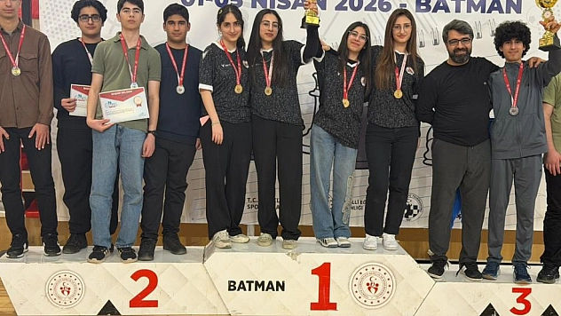Satrançta çifte başarı: Şampiyonluk ve ikincilik