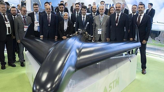 Savaş sahasının yeni oyun değiştiricisi: 1000 kilometre menzilli 'KUZGUN' tanıtıldı!