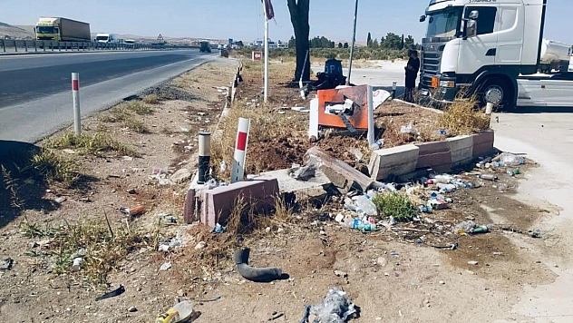 Savrularak yol kenarındaki kaldırıma çarpan motosikletin sürücüsü hayatını kaybetti
